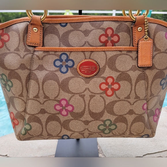 Coach Classic Peyton Clover Tote - Picture 2 of 15